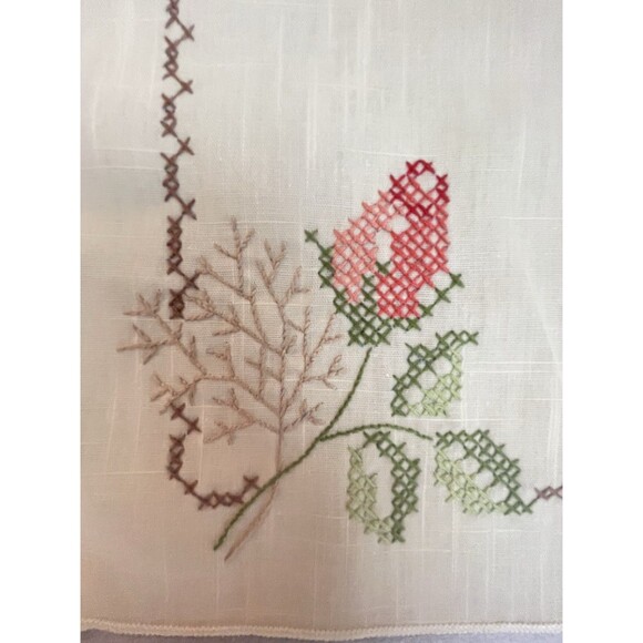 Cross-Stitch Doilies Placemats Set of 4 Floral Rose Buds Pale Yellow 19"x12" New - Picture 4 of 7